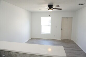 1181 W 28th St in Riviera Beach, FL - Foto de edificio - Building Photo