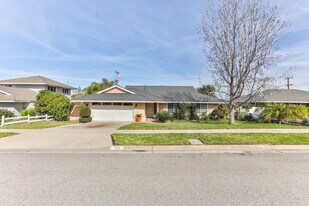 205 E Old Mill Rd in Corona, CA - Building Photo