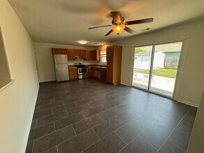 402 Aspen Dr in Newport News, VA - Building Photo - Building Photo
