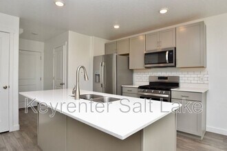 1086 E Pilot St in Saratoga Springs, UT - Building Photo - Building Photo