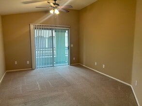 2725 E Mine Creek Rd, Unit 2126 in Phoenix, AZ - Foto de edificio - Building Photo