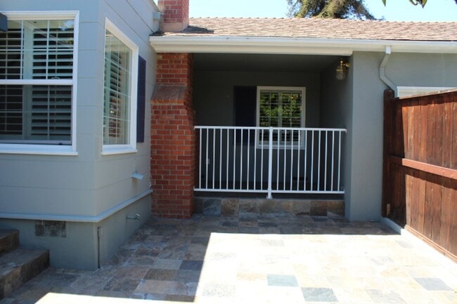 709 N Claremont St in San Mateo, CA - Building Photo - Building Photo