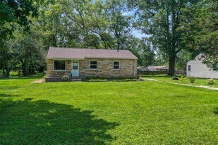 1909 Mayfair Dr in Indianapolis, IN - Building Photo