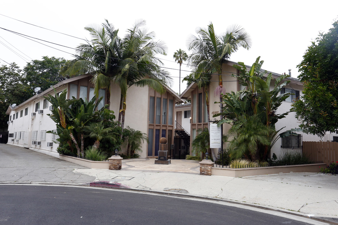 Amherst Gardens in Sherman Oaks, CA - Foto de edificio