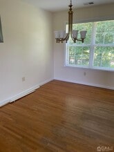 566 Cliff Rd-Unit -C in Sewaren, NJ - Building Photo - Building Photo