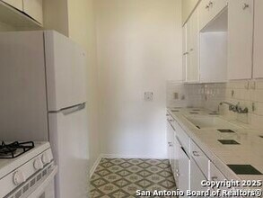 116 Corona Ave in Alamo Heights, TX - Building Photo - Building Photo