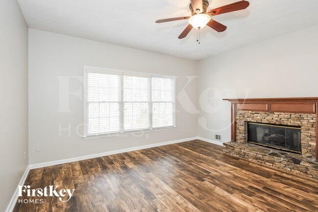 7285 Wyngate Dr in Cumming, GA - Foto de edificio - Building Photo