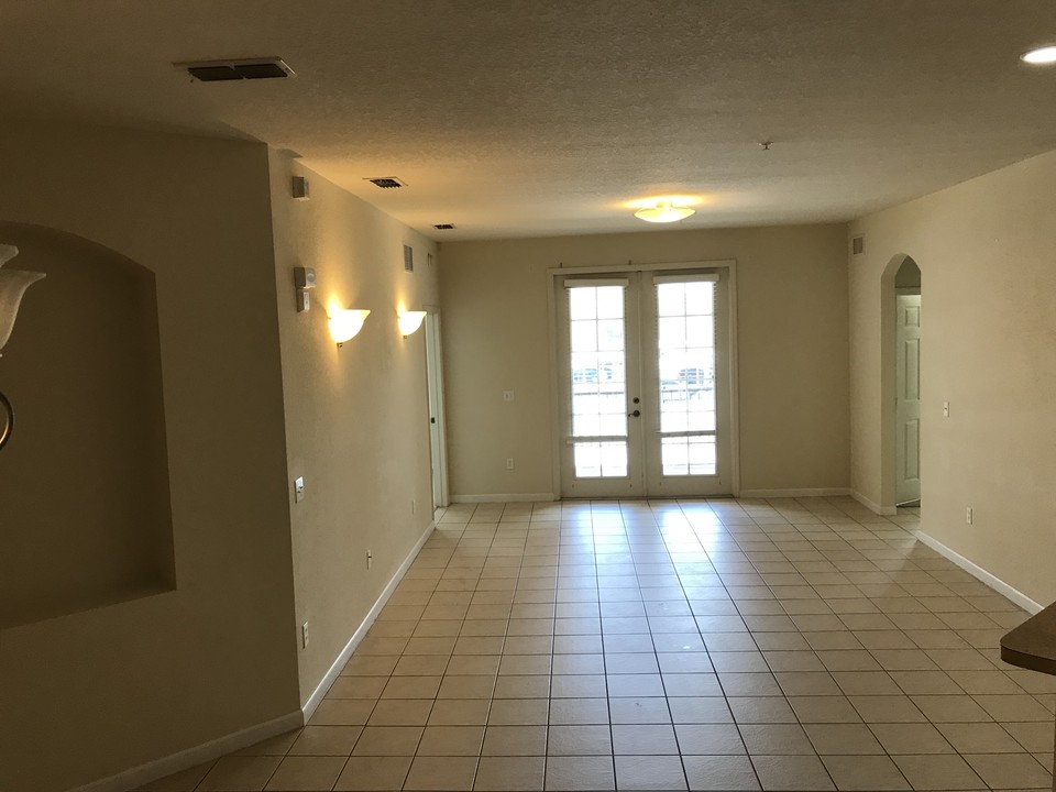 3300 Whitestone Cir in Kissimmee, FL - Building Photo