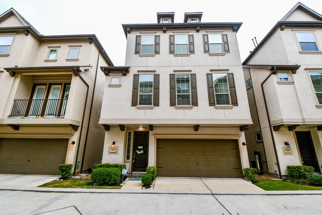 property at 446 N Live Oak St