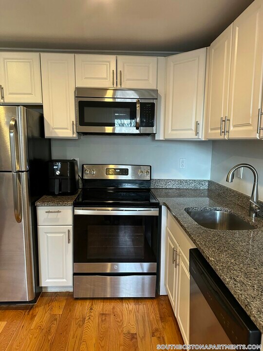 46 Thomas Park in Boston, MA - Building Photo
