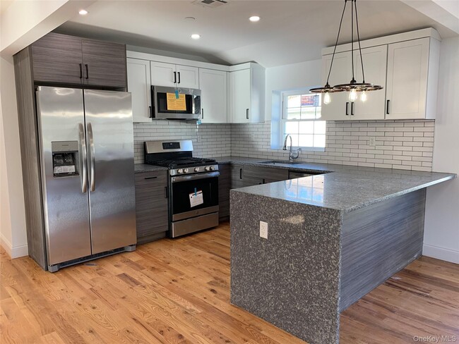 property at 115-42-11175 175th St