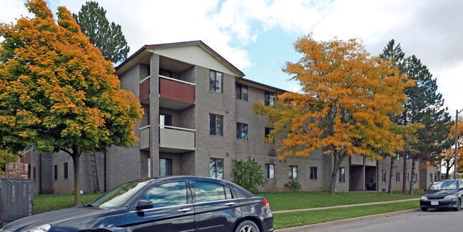 Wembly Place Apartments in St Catharines, ON - Building Photo - Building Photo