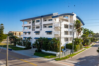 Sun West Palms in Clearwater Beach, FL - Foto de edificio - Building Photo