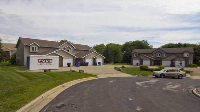 Seminole Court in Fitchburg, WI - Foto de edificio - Building Photo