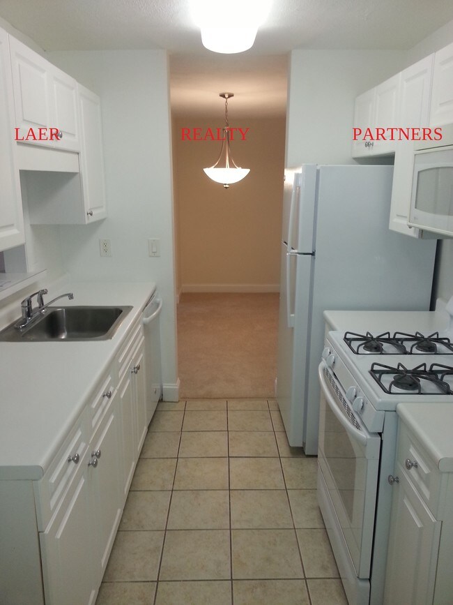 126 Plymouth Dr Apartments and Nearby Norwood Apartments For Rent