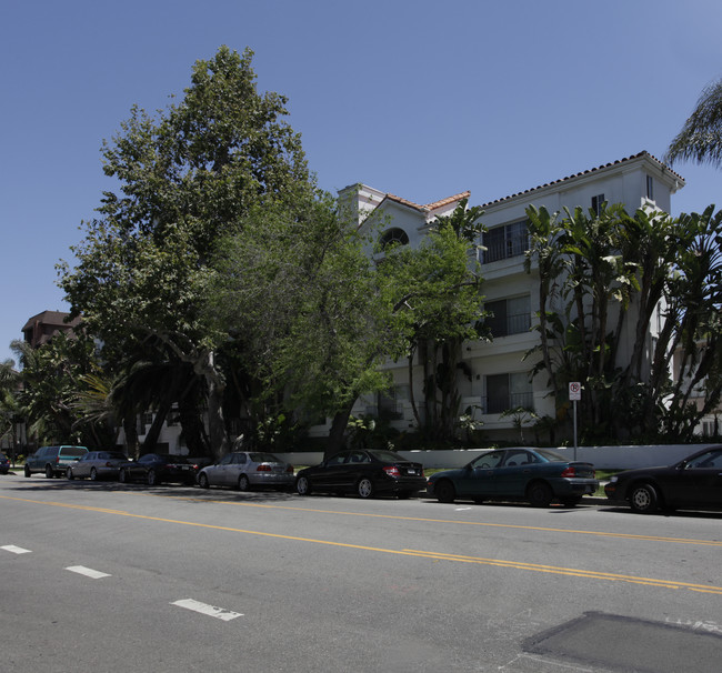 11740 Montana Ave in Los Angeles, CA - Building Photo - Building Photo