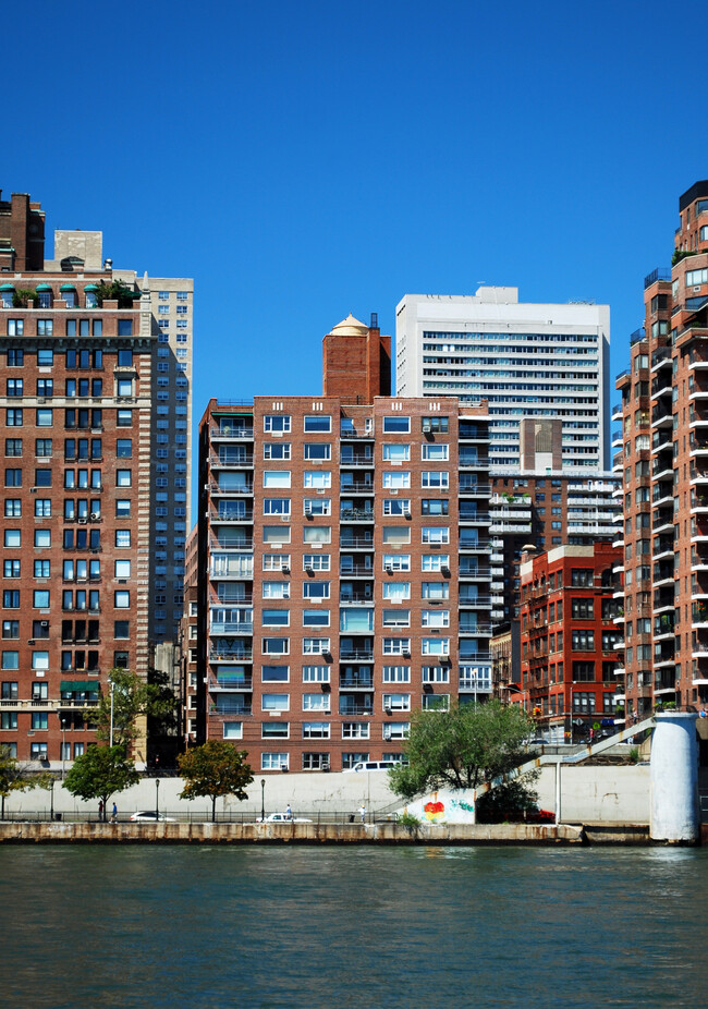 Riverview House in New York, NY - Foto de edificio - Building Photo