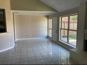 6902 Oakmantle Dr in Houston, TX - Building Photo - Building Photo