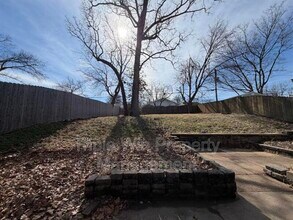 8652 White Ave in Brentwood, MO - Building Photo - Building Photo