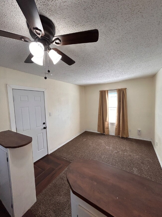 1707 32nd St in Lubbock, TX - Foto de edificio - Building Photo