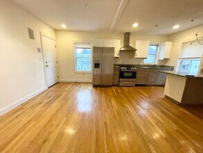 128 Hillside St, Unit 3 in Boston, MA - Building Photo - Building Photo