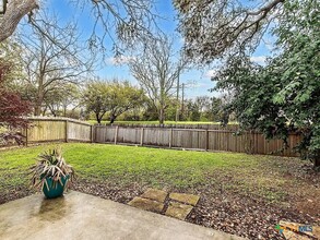 1810 Ramona Cir in San Marcos, TX - Foto de edificio - Building Photo