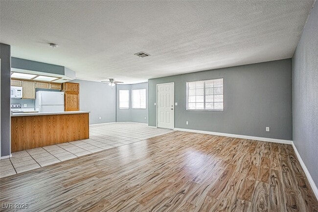 8410 Eldora Ave in Las Vegas, NV - Building Photo - Building Photo