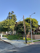 Huntington Ridge Apartments in Los Angeles, CA - Foto de edificio - Building Photo