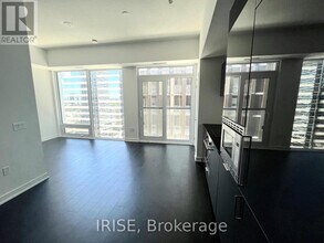 121-1121 St Patrick St in Toronto, ON - Building Photo - Building Photo