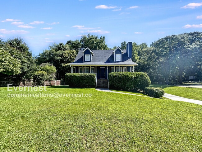 704 Wilkes Dr in Loganville, GA - Building Photo - Building Photo