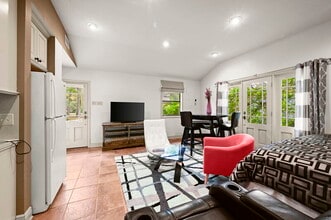 4724 Lake Point Ave in Baton Rouge, LA - Building Photo - Building Photo