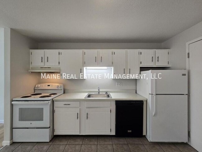 20 Tall Pines Dr in Lewiston, ME - Building Photo - Building Photo