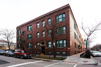 953-959 W. FLETCHER / 3115-3121 N. SHEFFIELD in Chicago, IL - Building Photo - Building Photo