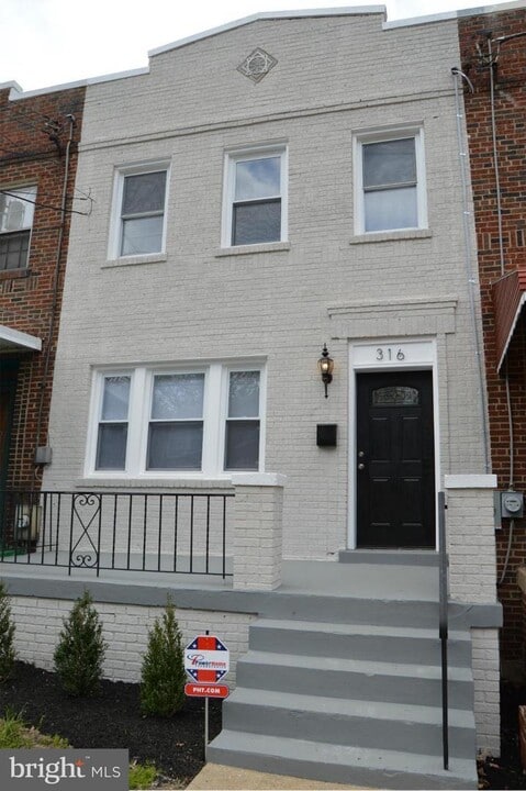 316 Division Ave NE in Washington, DC - Foto de edificio
