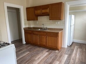 194 Lexington St, Unit 2 in Boston, MA - Foto de edificio - Building Photo