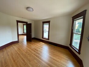 329 N Sherman Ave in Madison, WI - Building Photo - Building Photo