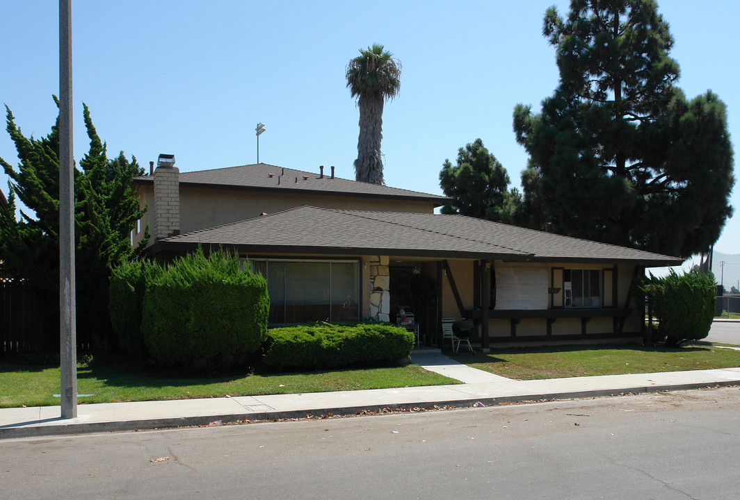 15762 Taft Ln in Huntington Beach, CA - Building Photo