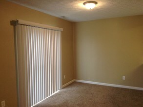 71 Meadow Crest Drive in Franklin, OH - Foto de edificio - Building Photo