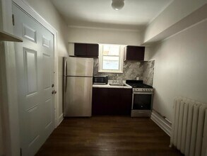 205 Philadelphia Ave in Egg Harbor City, NJ - Foto de edificio - Building Photo