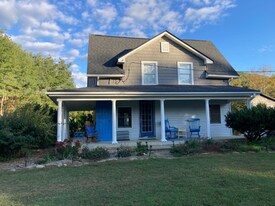 27 Spruce St in Barnardsville, NC - Building Photo