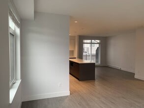 2070 Oak Meadows Dr in Surrey, BC - Building Photo - Building Photo