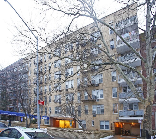 514 Ocean Pky in Brooklyn, NY - Building Photo - Building Photo