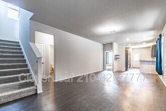 2450 Dry Moss Way in San Antonio, TX - Building Photo - Building Photo