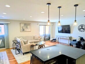 20 Central St in Salem, MA - Foto de edificio - Building Photo