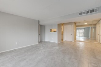 8419 Hearth Dr in Houston, TX - Building Photo - Building Photo