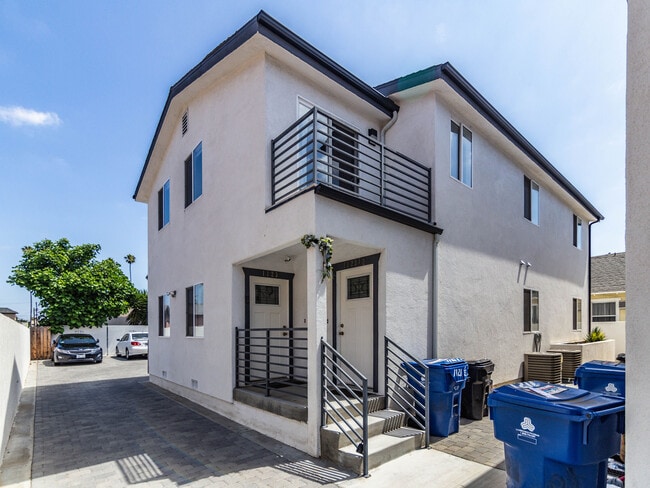 1121 W 39th Pl, Unit 1123 in Los Angeles, CA - Building Photo - Building Photo