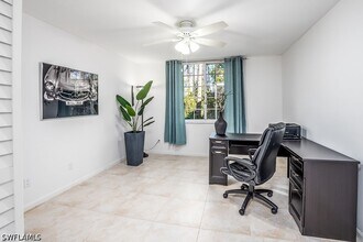 1240 Wildwood Lakes Blvd in Naples, FL - Foto de edificio - Building Photo