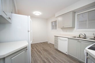 45 McFeeters Crescent in Bowmanville, ON - Building Photo - Building Photo