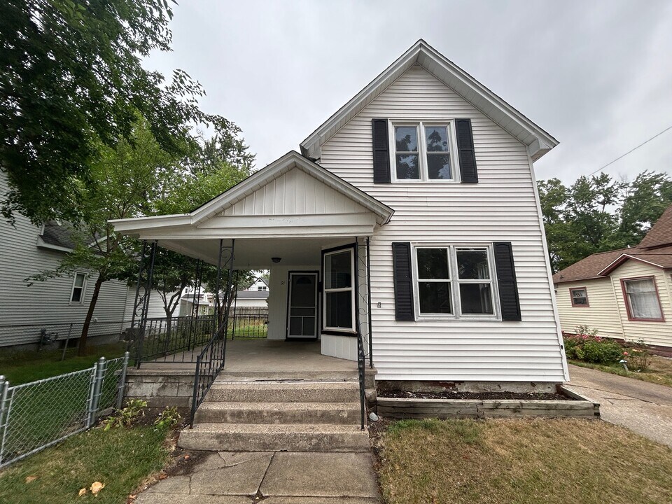 91 E 17th St in Holland, MI - Building Photo
