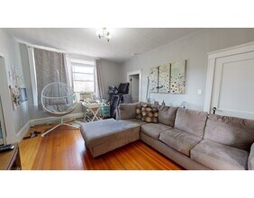108 Bristol Rd-Unit -2 in Somerville, MA - Foto de edificio - Building Photo